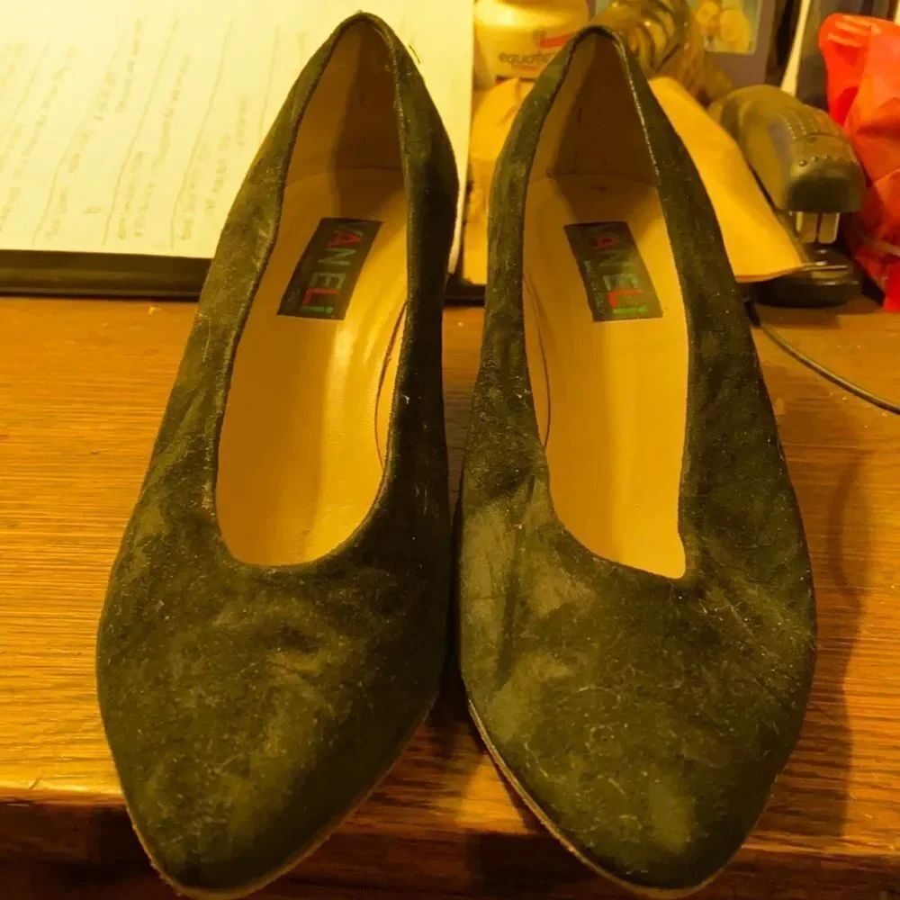 Black Velvet heels sz. 9.5 medium